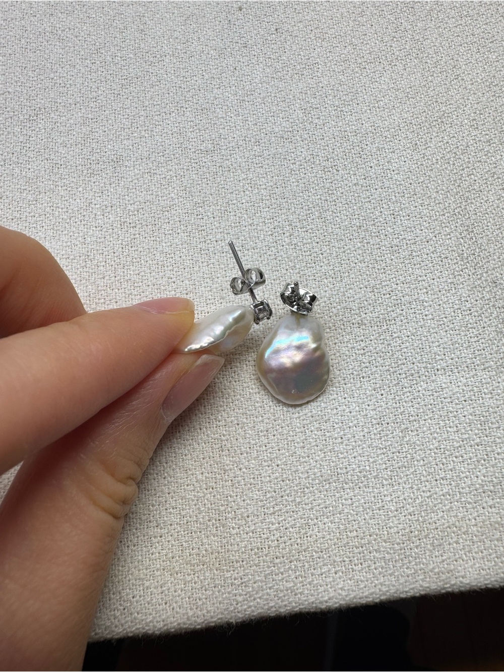 EA007 Amazing quality organic shape fresh water pearl & zirconia stud earrings - Picture 4 of 4